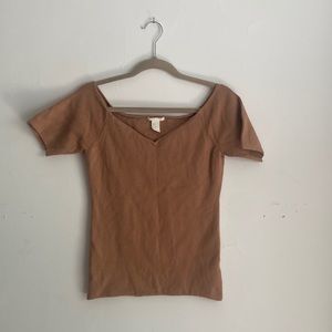 Off the shoulder, sweetheart neckline H&M top